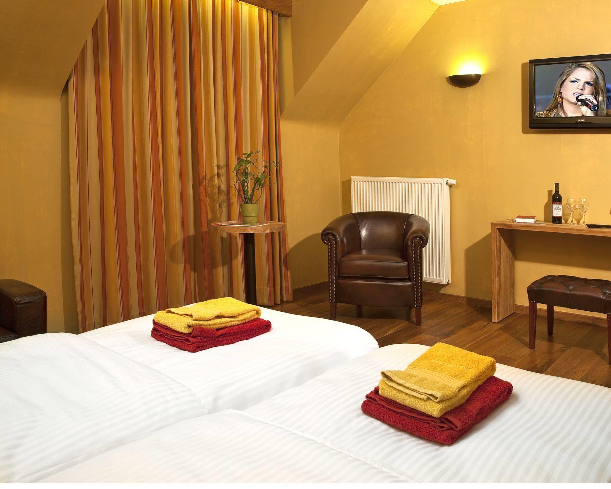 Country Lodge Hotel Moriaanshoofd Oudenaarde Exterior photo
